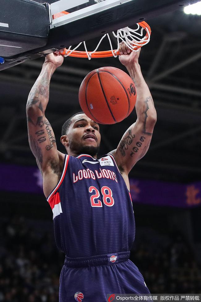 广州队完胜热火，西亚卡姆刷新纪录