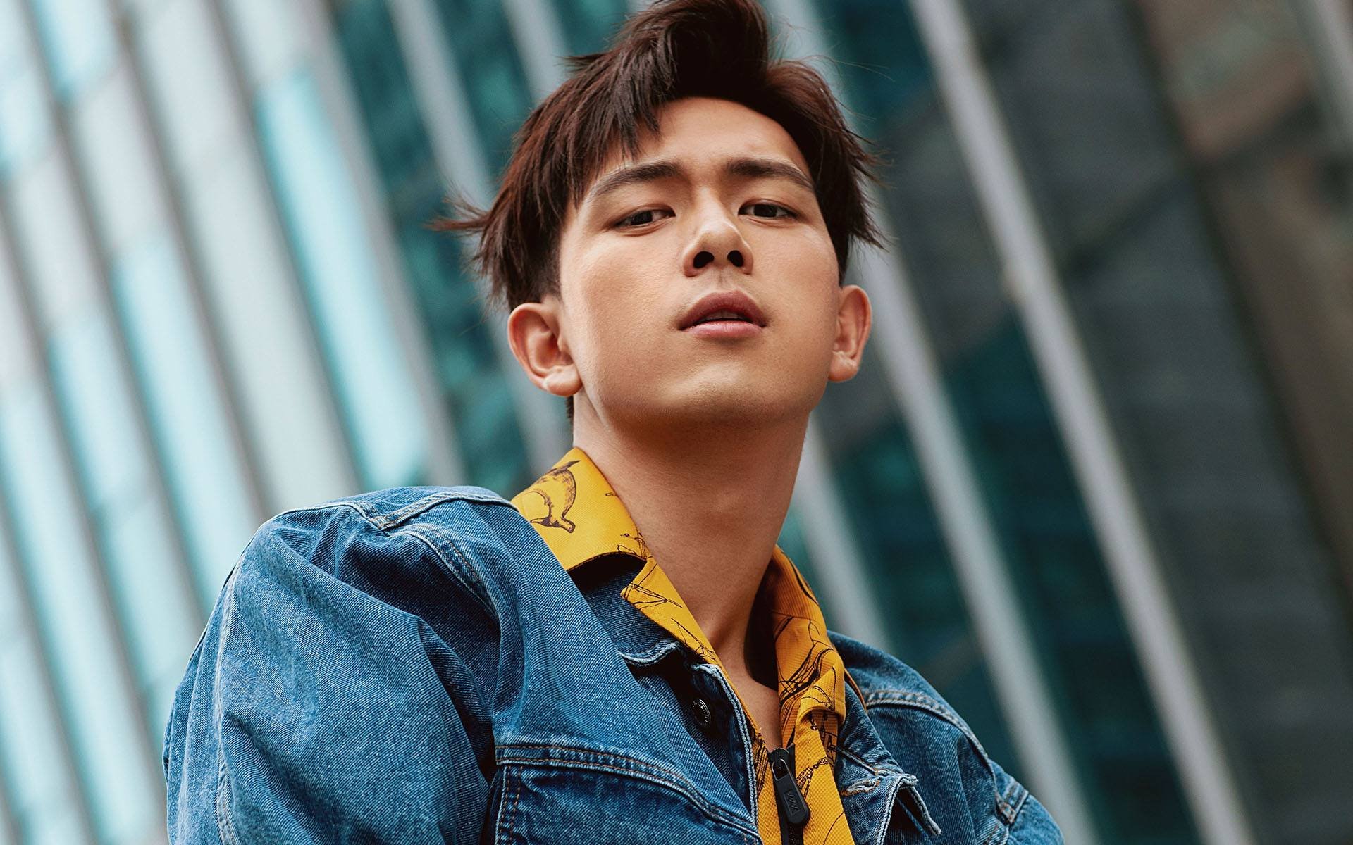 钢刃无声，米切尔的双城记与那不眨眼的决胜时刻