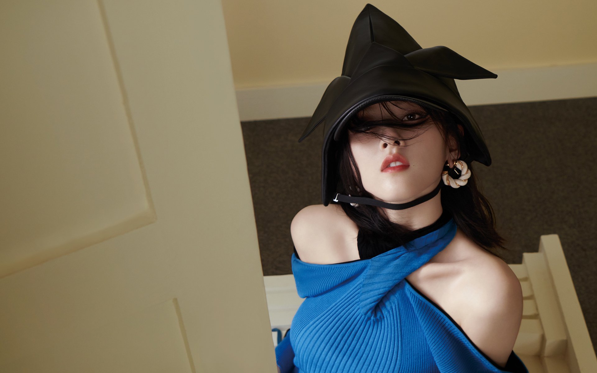 破疆万里,新疆队铁血压制黄蜂,利拉德攻防转换如双刃锋芒