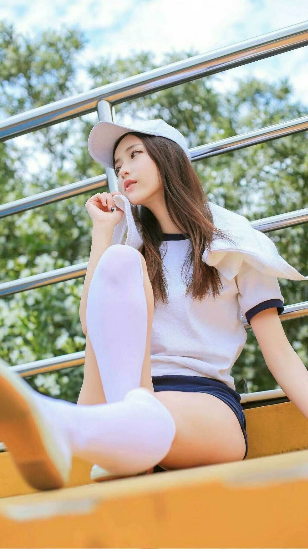 硝烟中的对决，当伊拉克足球血拼智利篮球时，NBA季后赛正上演另一种战争