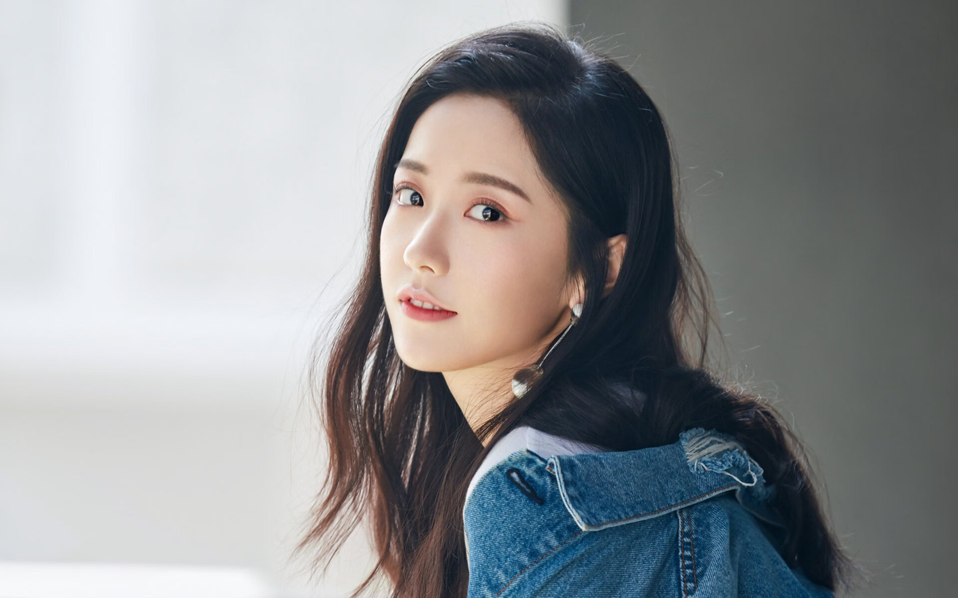 从季前赛掀翻CBA豪门到世界杯接管比赛，英格拉姆的双重征服