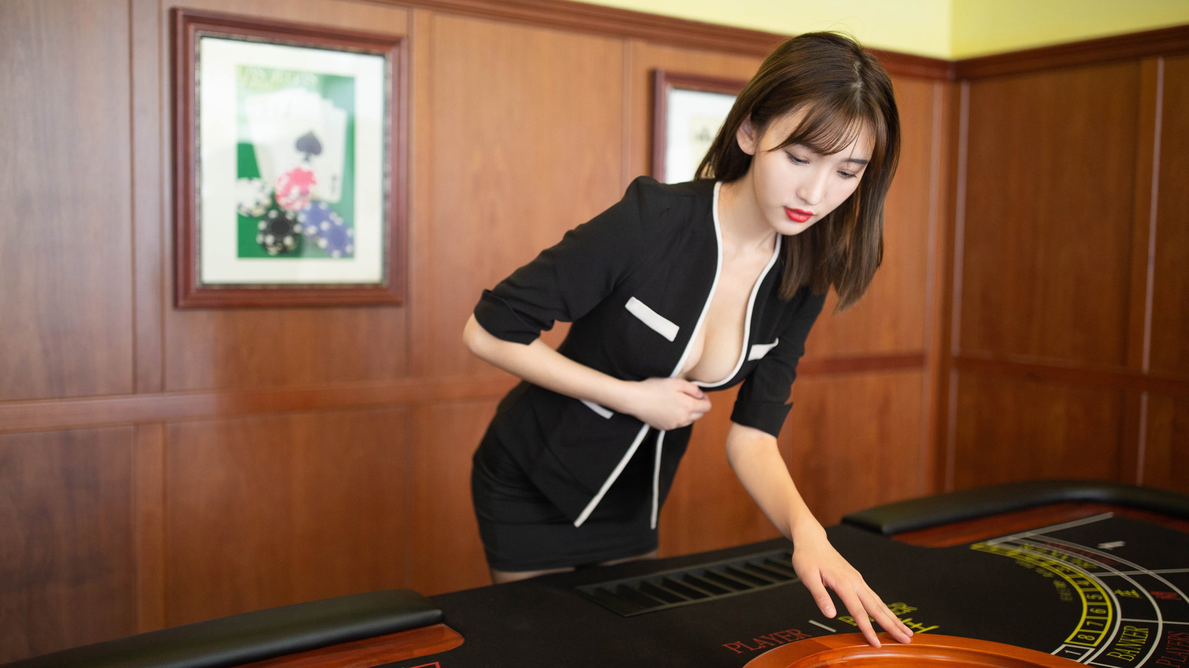 街巷如刃，群星退场，德里赫特的独舞，如何让F1的喧嚣归于寂静